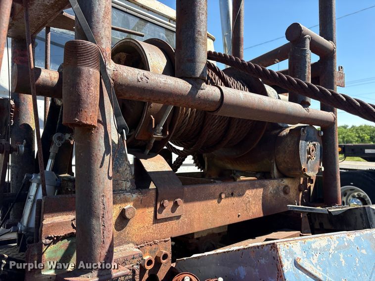 image for item ET2069 1977 Mack winch truck