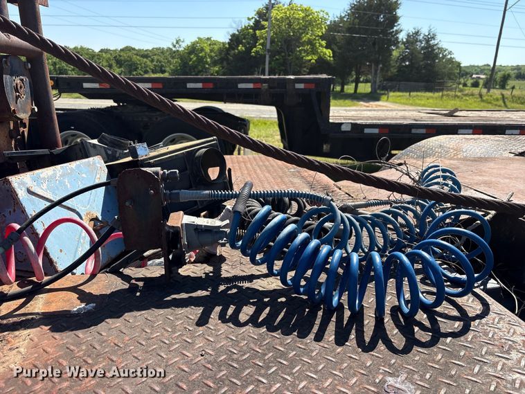 image for item ET2069 1977 Mack winch truck