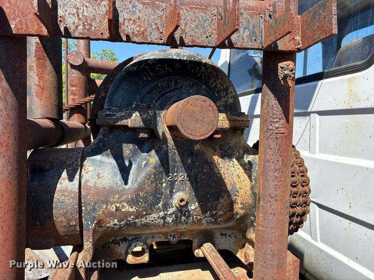image for item ET2069 1977 Mack winch truck