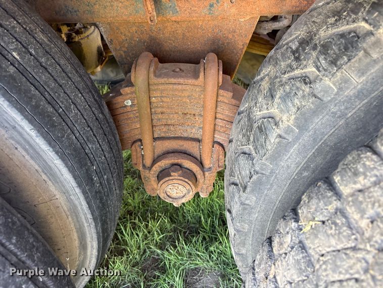 image for item ET2069 1977 Mack winch truck