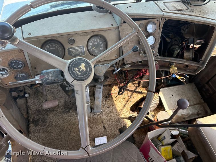 image for item ET2069 1977 Mack winch truck