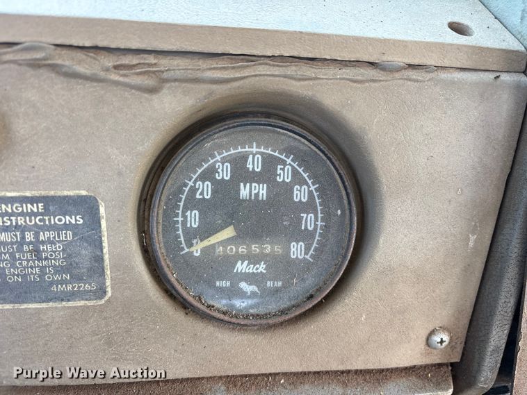 image for item ET2069 1977 Mack winch truck