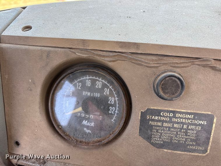 image for item ET2069 1977 Mack winch truck