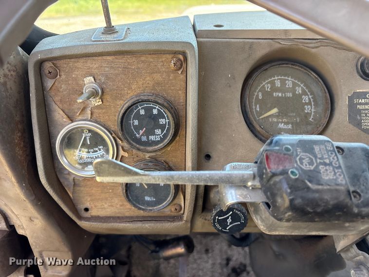 image for item ET2069 1977 Mack winch truck