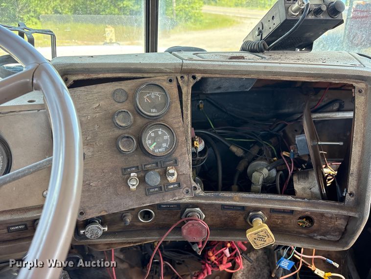 image for item ET2069 1977 Mack winch truck