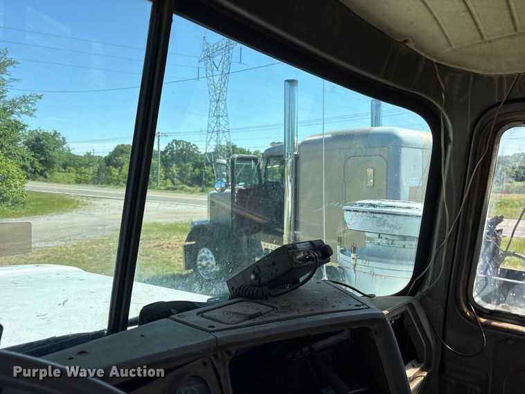 image for item ET2069 1977 Mack winch truck