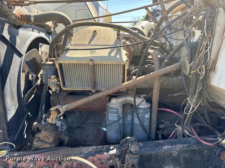 image for item ET2069 1977 Mack winch truck