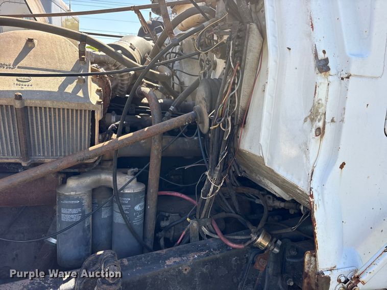 image for item ET2069 1977 Mack winch truck