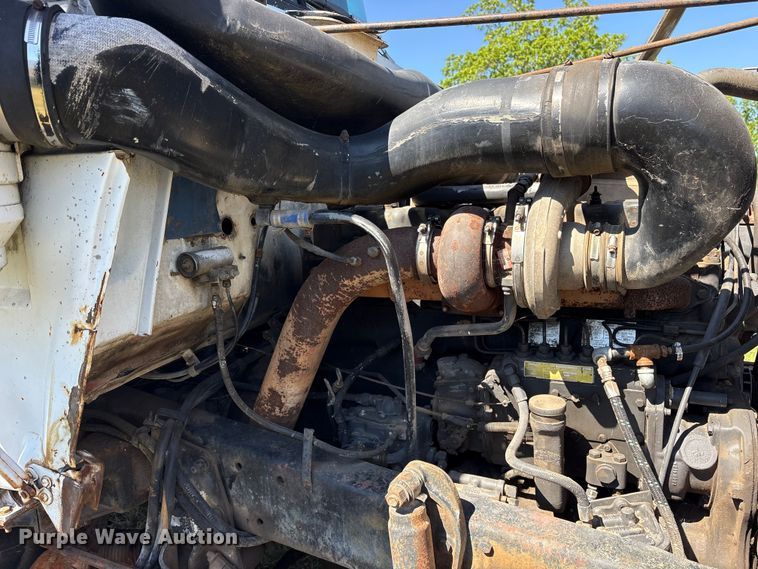 image for item ET2069 1977 Mack winch truck