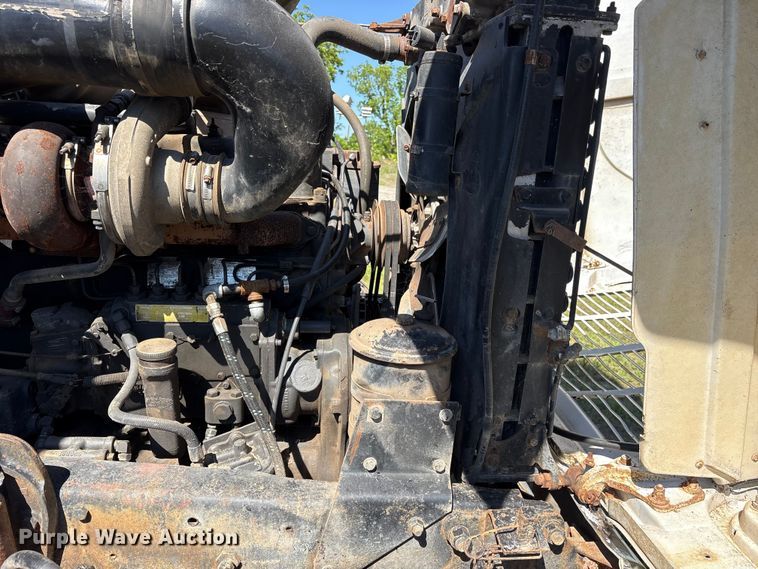 image for item ET2069 1977 Mack winch truck