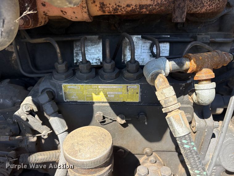 image for item ET2069 1977 Mack winch truck