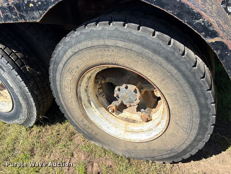 image for item ET2069 1977 Mack winch truck