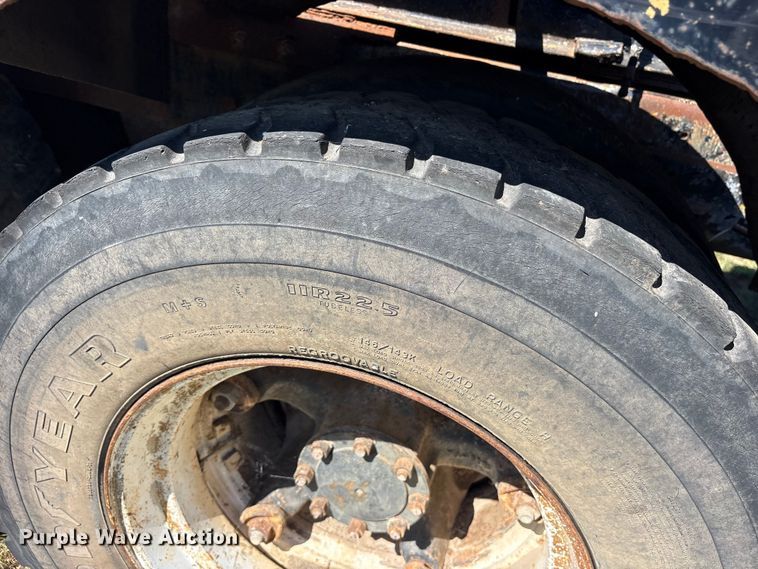 image for item ET2069 1977 Mack winch truck