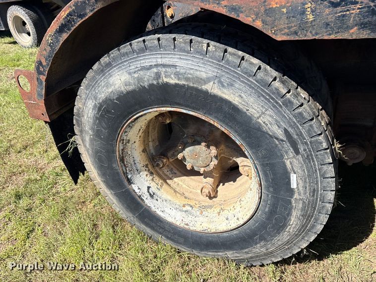 image for item ET2069 1977 Mack winch truck