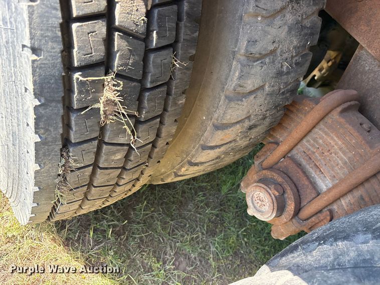 image for item ET2069 1977 Mack winch truck