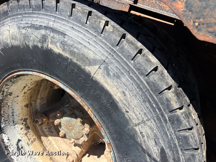 image for item ET2069 1977 Mack winch truck