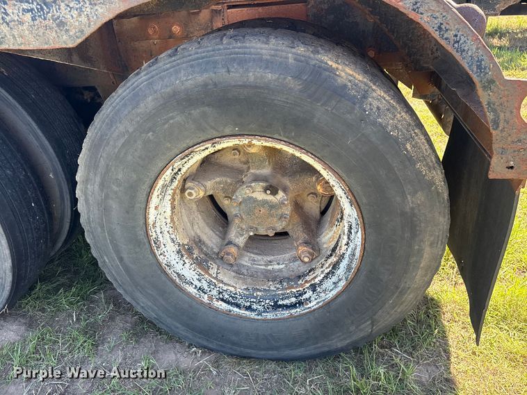 image for item ET2069 1977 Mack winch truck