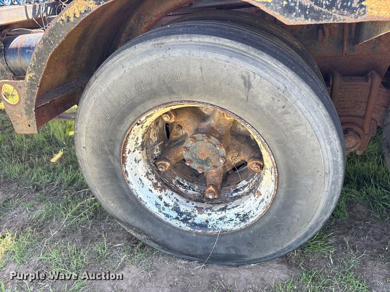 image for item ET2069 1977 Mack winch truck