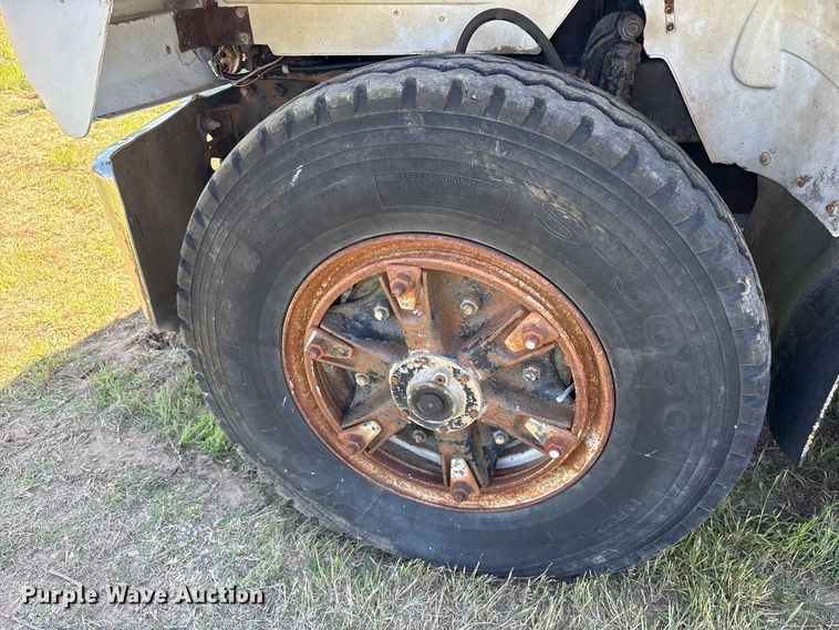 image for item ET2069 1977 Mack winch truck