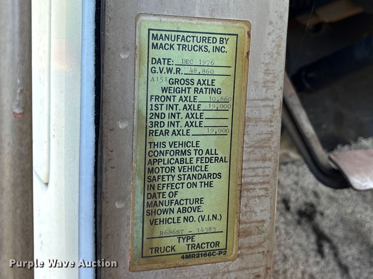 image for item ET2069 1977 Mack winch truck