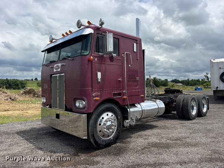 image for item ET2230 1979 Peterbilt 352 semi truck