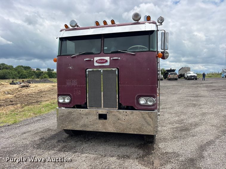 image for item ET2230 1979 Peterbilt 352 semi truck