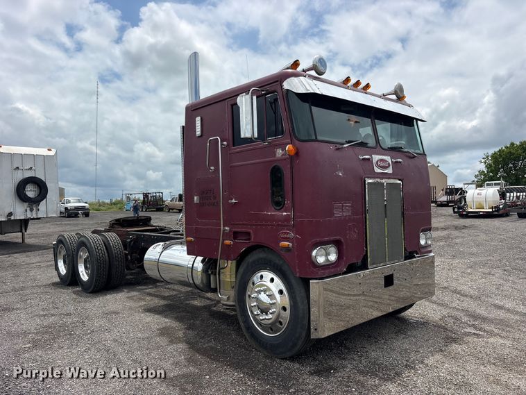 image for item ET2230 1979 Peterbilt 352 semi truck