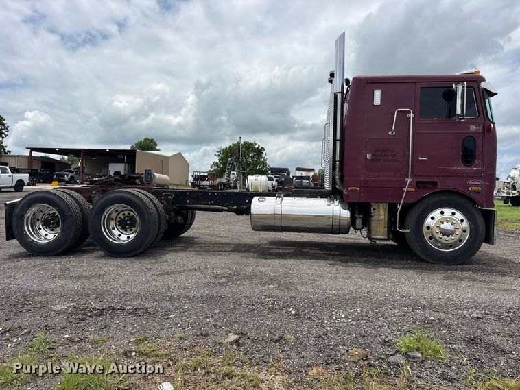 image for item ET2230 1979 Peterbilt 352 semi truck
