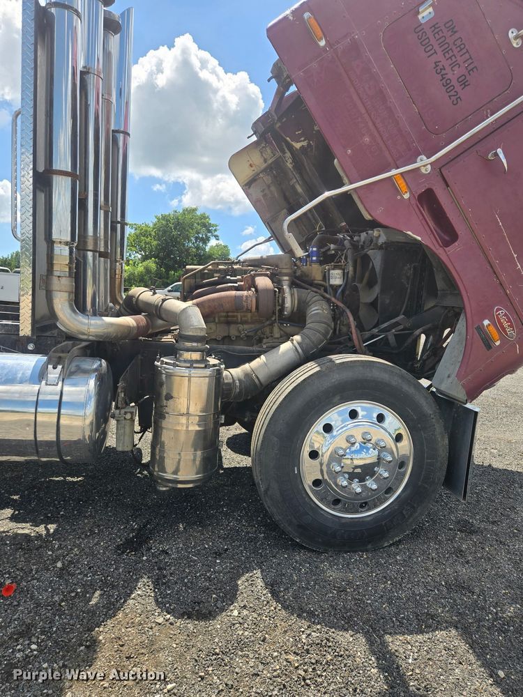 image for item ET2230 1979 Peterbilt 352 semi truck