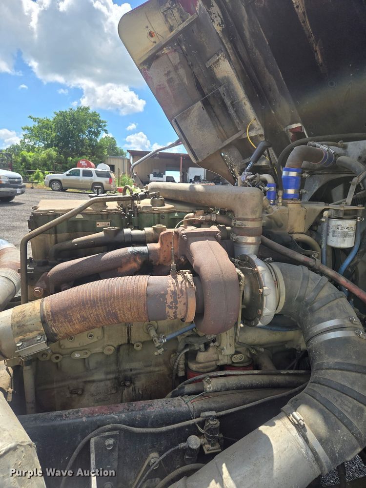 image for item ET2230 1979 Peterbilt 352 semi truck