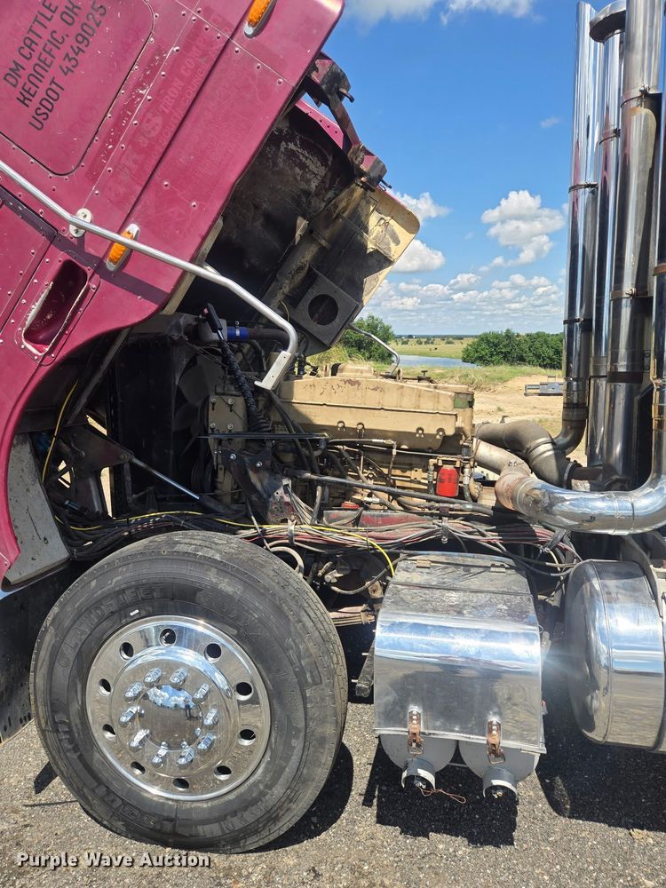 image for item ET2230 1979 Peterbilt 352 semi truck