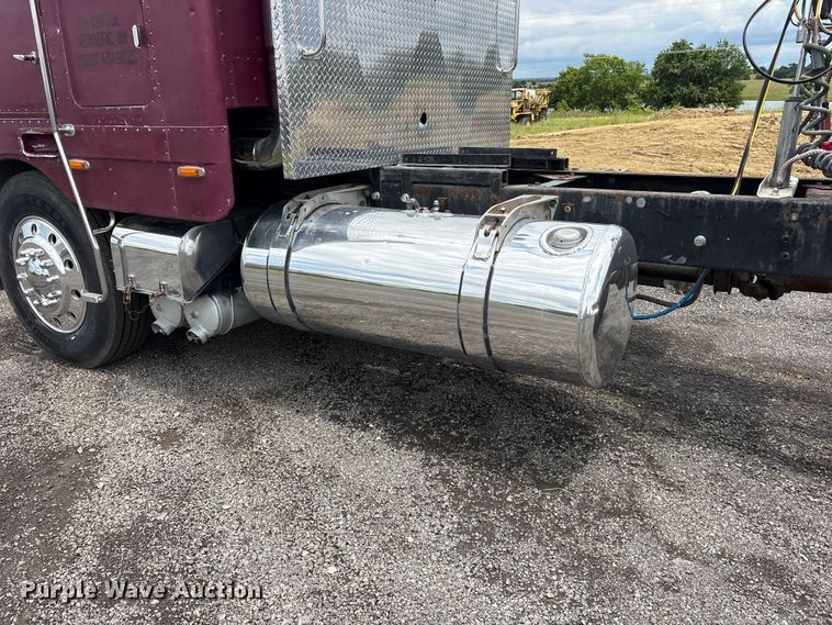 image for item ET2230 1979 Peterbilt 352 semi truck