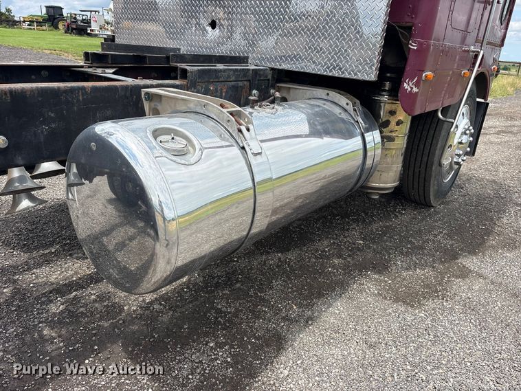 image for item ET2230 1979 Peterbilt 352 semi truck