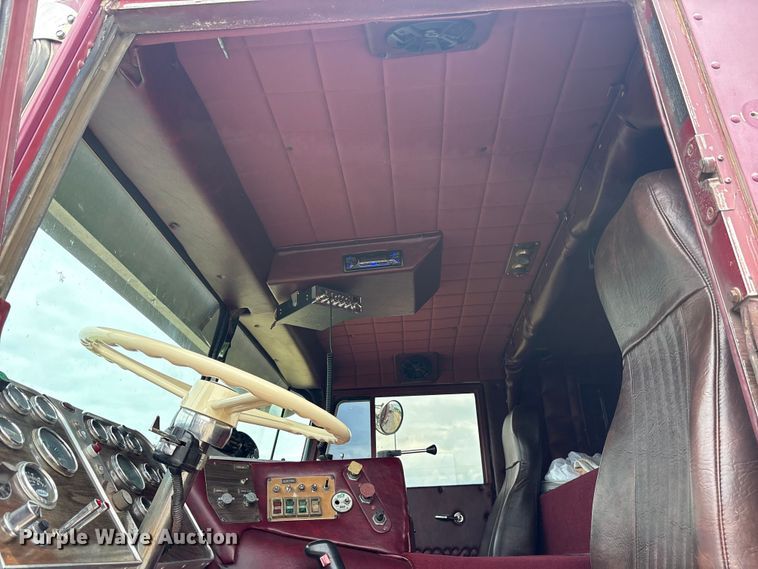 image for item ET2230 1979 Peterbilt 352 semi truck