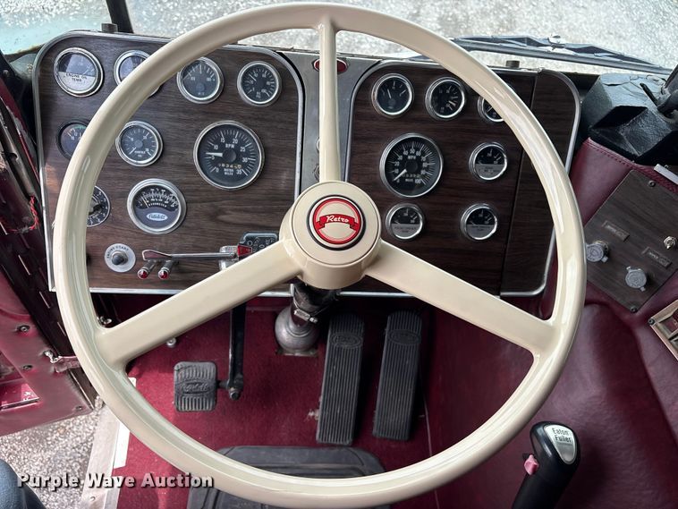 image for item ET2230 1979 Peterbilt 352 semi truck