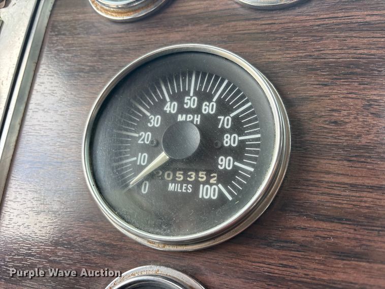 image for item ET2230 1979 Peterbilt 352 semi truck