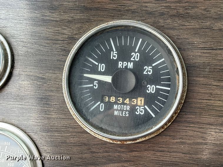 image for item ET2230 1979 Peterbilt 352 semi truck