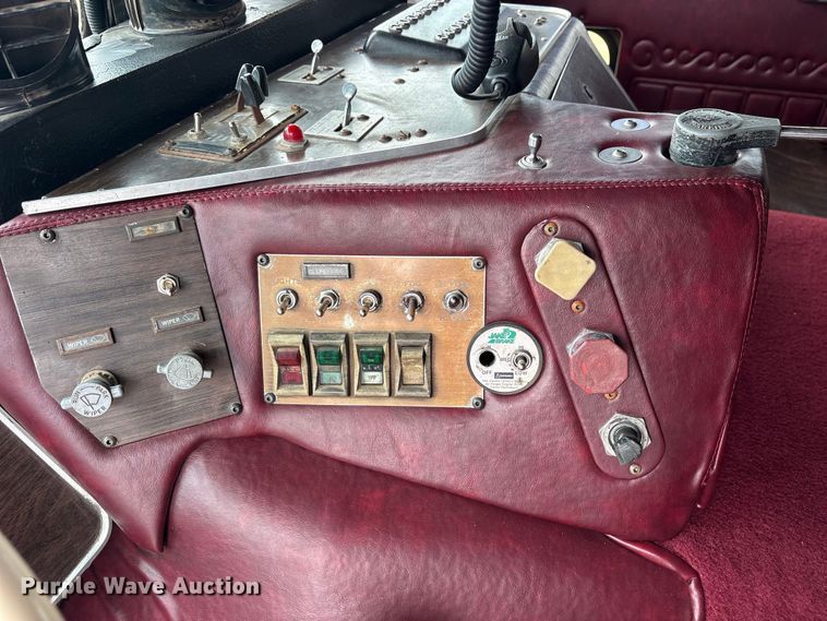 image for item ET2230 1979 Peterbilt 352 semi truck