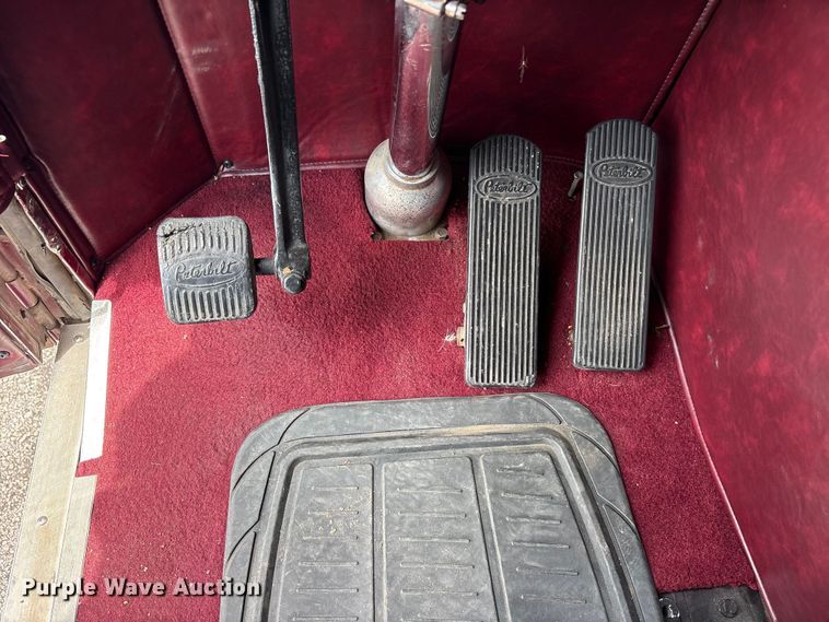 image for item ET2230 1979 Peterbilt 352 semi truck