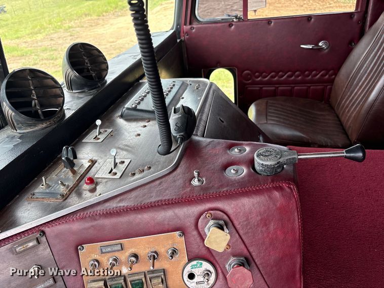 image for item ET2230 1979 Peterbilt 352 semi truck