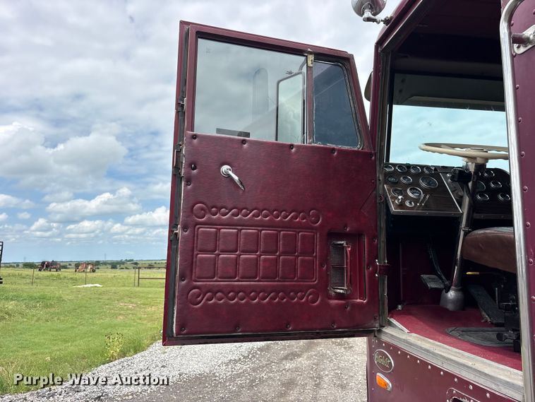image for item ET2230 1979 Peterbilt 352 semi truck