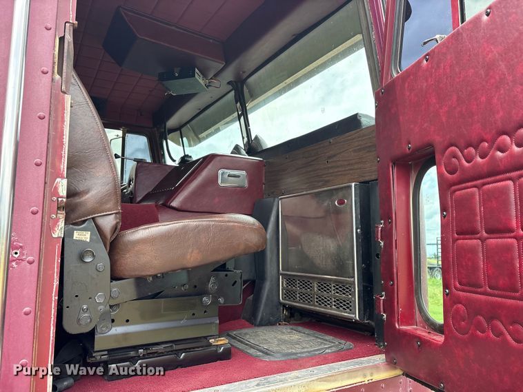 image for item ET2230 1979 Peterbilt 352 semi truck