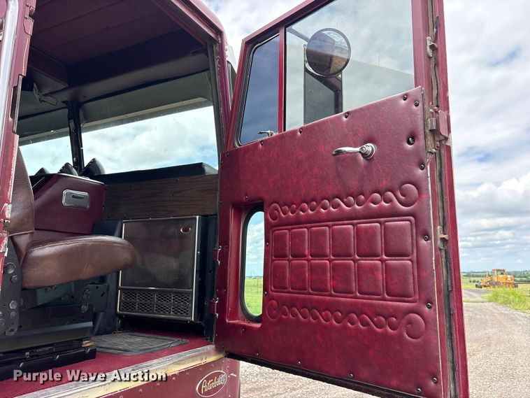 image for item ET2230 1979 Peterbilt 352 semi truck
