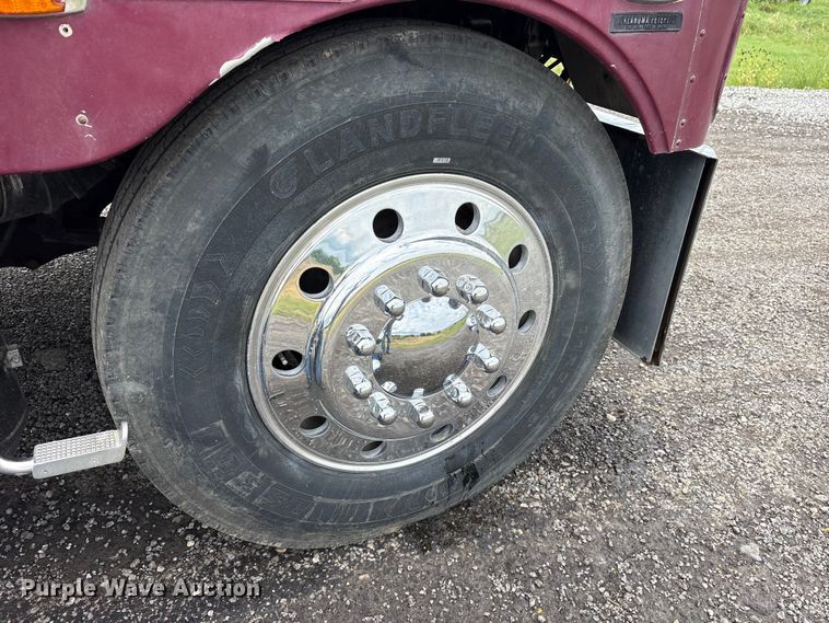 image for item ET2230 1979 Peterbilt 352 semi truck