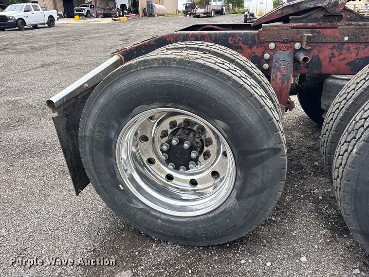 image for item ET2230 1979 Peterbilt 352 semi truck