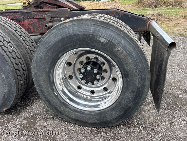 image for item ET2230 1979 Peterbilt 352 semi truck