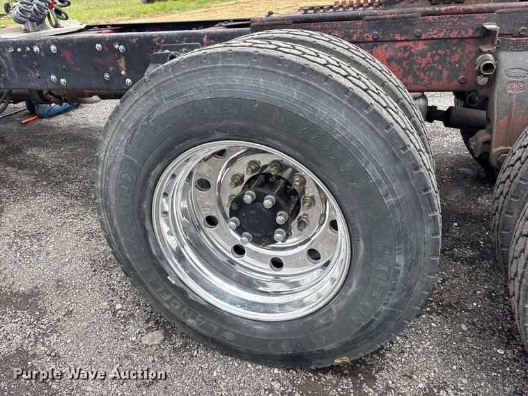 image for item ET2230 1979 Peterbilt 352 semi truck