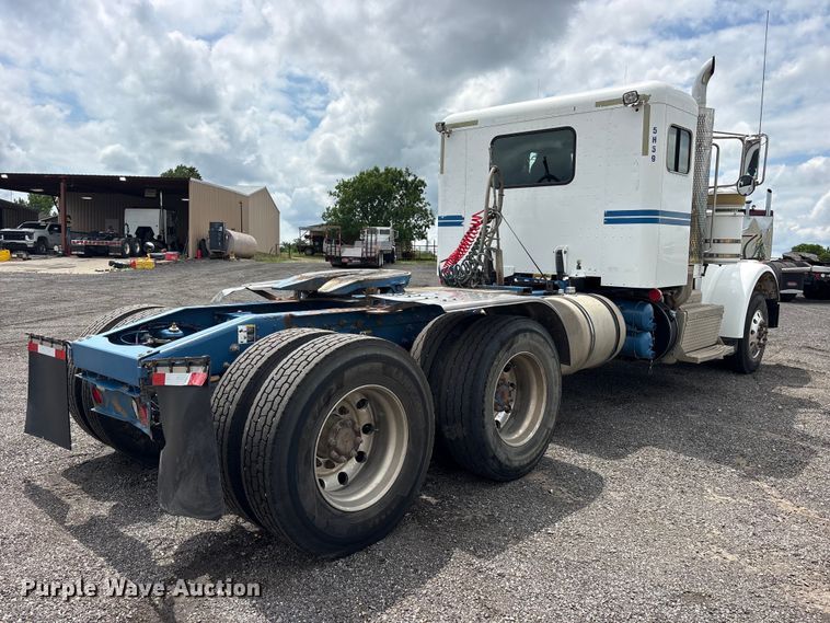 image for item ET2234 2012 Peterbilt 367 semi truck