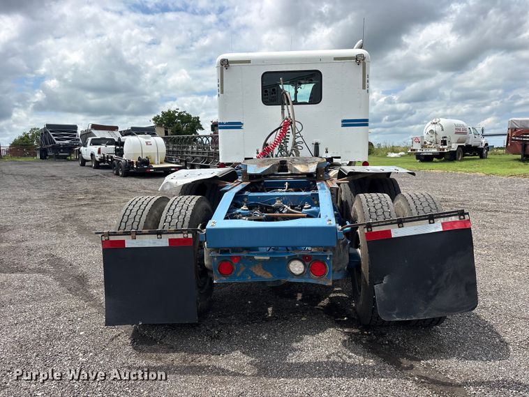 image for item ET2234 2012 Peterbilt 367 semi truck