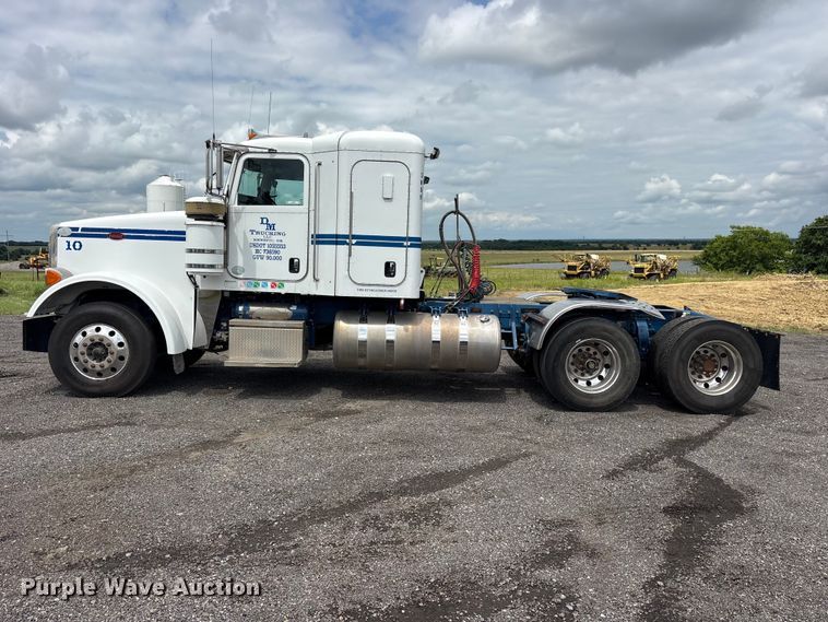 image for item ET2234 2012 Peterbilt 367 semi truck